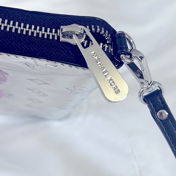 Authentic Michael Kors Wristlet Wallet | silver logo embossed | New without Tags - Picture 2 of 3
